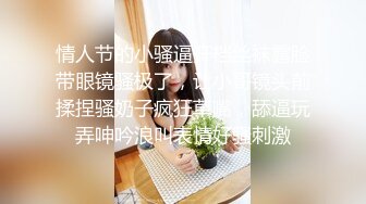 最新海底捞精选二个高颜值长筒靴青春美眉嘘嘘