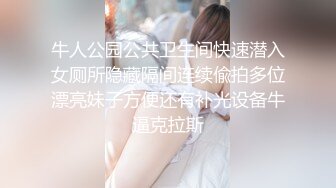 看长相就很骚的极品少妇全程露脸诱惑狼友，淫声荡语听指挥，揉奶玩逼舔手指上的淫水，鞋刷子都插逼里去了