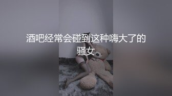 酒吧经常会碰到这种嗨大了的骚女