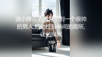 2020年学校监控被黑偸拍女老师在值班休息室批改作业与校领导搞破鞋主动掏J8撸硬趴桌子上后入内射事后很开心